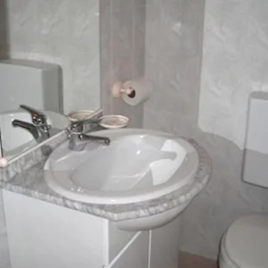 bagno-appartamento-in-affitto-a-Lignano-Sabbiadro
